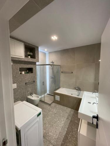 Afbeelding uit fotogalerij van London Residence Deluxe 2-Bedroom in Suceava