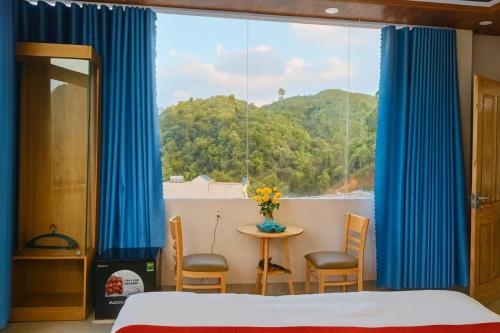 Nespecifikovaný výhled na hory nebo výhled na hory při pohledu z hotelu