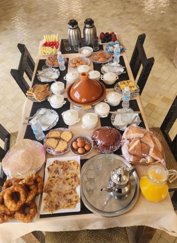 een tafel met veel verschillende soorten voedsel erop bij marvelous luxury desert stars in Merzouga