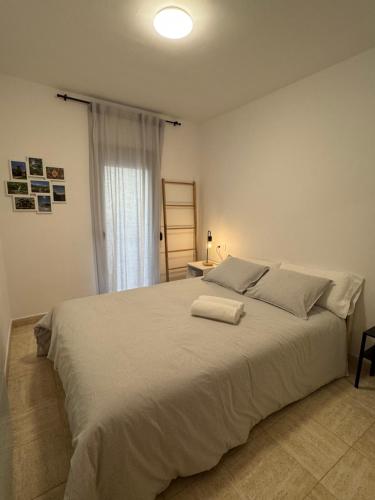 Postel nebo postele na pokoji v ubytování Apartament al centre històric