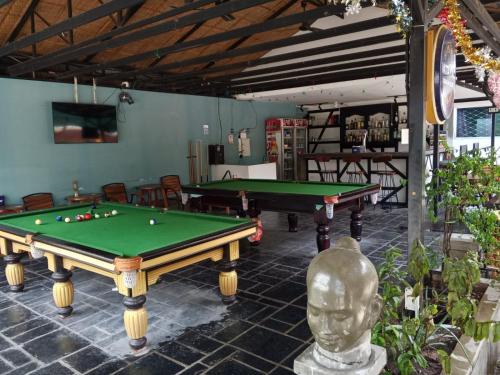 Τραπέζι μπιλιάρδου στο Blue Moon Hotel