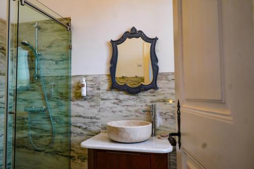 a bathroom with a sink and a mirror on the wall at Colonial Farmhouse with Cottage - Lugar Minas da Caveira in Grândola