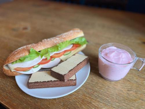 Jídlo v hostelu nebo okolí