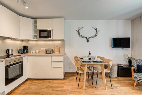 Apartment Fermes du Montenvers B11, Alpes Agency, Central Chamonix, Sleeps 4