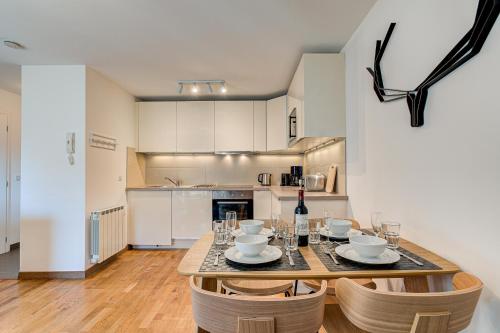 Apartment Fermes du Montenvers B11, Alpes Agency, Central Chamonix, Sleeps 4