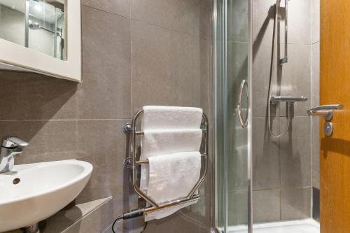 a bathroom with a sink and a shower at NEW! Fulham 1-bed Apartment with Patio in London
