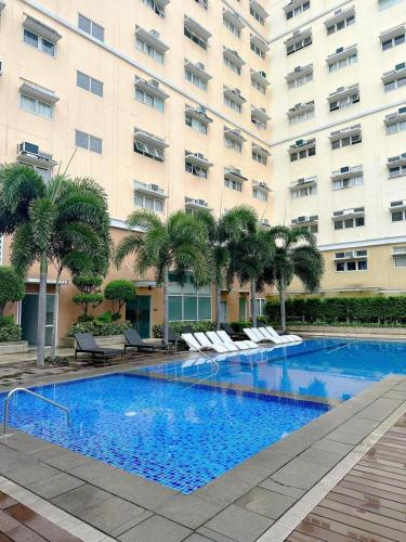 Bazén v ubytování Cozy Condo in Holland Park Southwoods With Pool nebo v jeho okolí