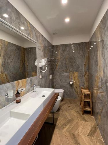 a bathroom with a sink and a tub and a toilet at Casale Corneli in Silvi Paese