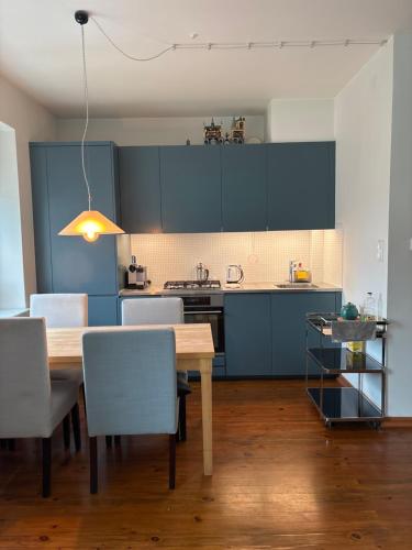 Η κουζίνα ή μικρή κουζίνα στο Beautifully renovated studio apartment in Kallio