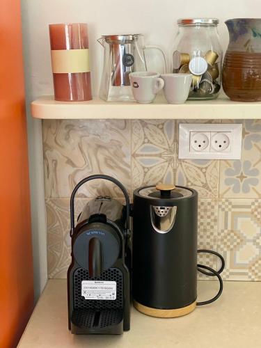 a toaster sitting on a counter in a kitchen at צימר על הנחל in Dafna