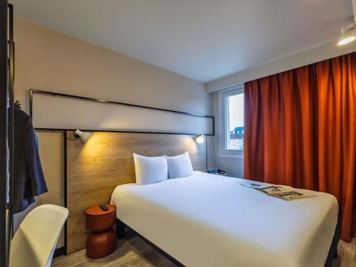 Ένα ή περισσότερα κρεβάτια σε δωμάτιο στο ibis Metz Centre Cathedrale