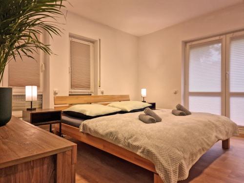 two beds in a room with two windows at HappySide Karli Loft 2 o Parkplatz o WLAN in Leipzig