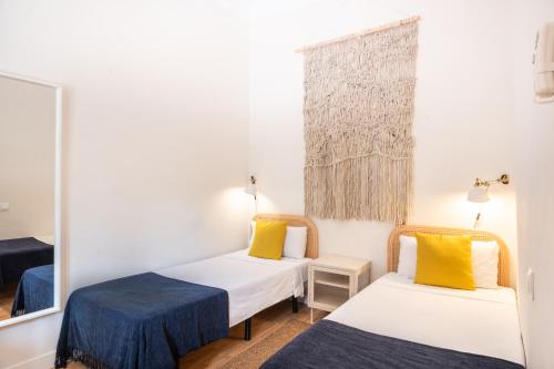 Sunny Central Apartment with 100sqm Terrace in Barcelona