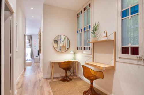 Sunny Central Apartment with 100sqm Terrace in Barcelona