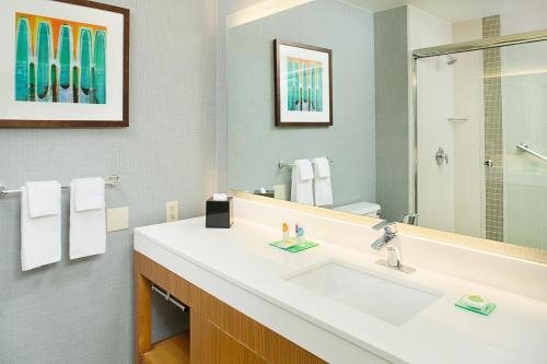 Ванная комната в Hyatt Place Denver Cherry Creek