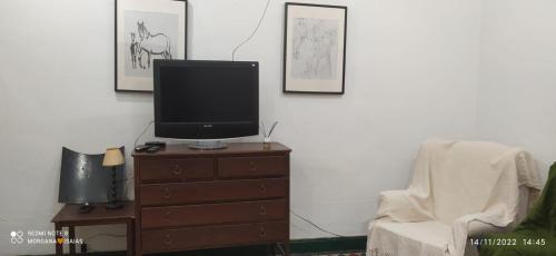 Et tv og/eller underholdning på Alojamento Raymundo