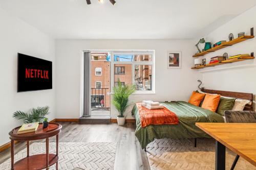 a living room with a bed and a table at Deluxe Studio Flat - King's Cross - by KeyHol Holiday Let in London