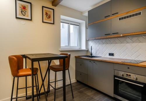 Köök või kööginurk majutusasutuses Colorful Apartments Y