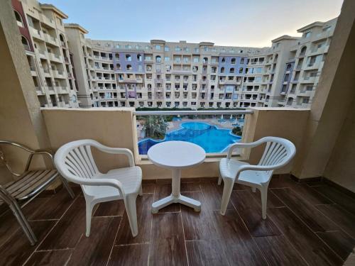 Florenza Khamsin 1 bedroom apartment with swimming pool view
