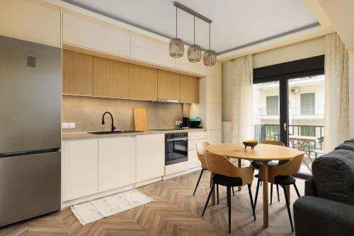 Oak tree by halu! Spacious apartment with Scandinavian design