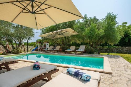 Traditionelles istrisches Haus mit privatem Pool und großem Garten