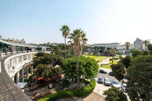 Charming Estoril Apt One Min Walk to the Beach