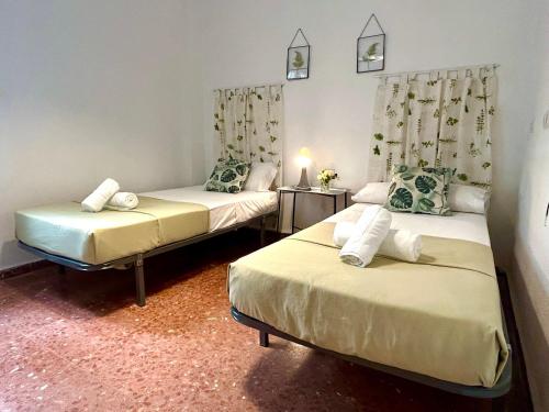 GATU El Galeno Del Puerto 4 dormit, 2 baños, aire acc en el centro histórico, " Preferente mayores de 21 años y familias "房間的床