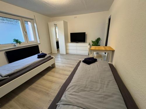 a bedroom with a bed and a television in it at bookandstay24 Reinheim-Spachbrücken bei Darmstadt, Frankfurt, Rhein-Main-Gebiet in Reinheim
