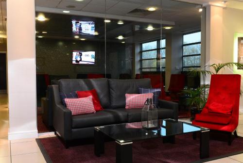 Χώρος καθιστικού στο International Hotel Telford