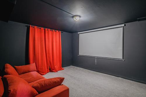 Posezení v ubytování Maison Lingo - Salle cinéma, trampoline, bbq