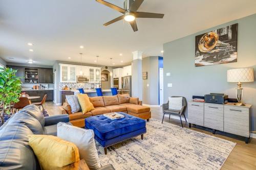 a living room with a couch and a table at Airport Home in Union City