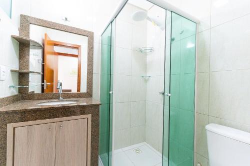 a bathroom with a glass shower and a toilet at Res. Wilian 308 - Apto 2 quartos em Bombas in Bombas