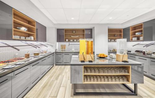 Kuchyň nebo kuchyňský kout v ubytování Hyatt Place Houston Medical Center