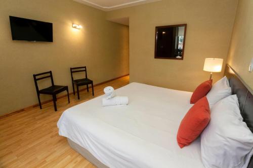 เตียงในห้องที่ Ramada Plaza by Wyndham Tucuman