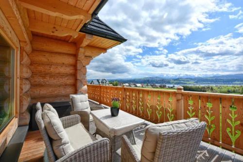 a patio with chairs and a table on a balcony at Widokówka Kluszkowce in Kluszkowce