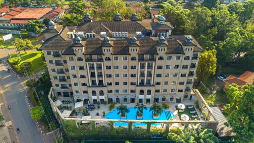 Bazén v ubytování Fontis Residences Hotel nebo v jeho okolí