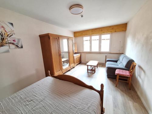 Postel nebo postele na pokoji v ubytování Gîte des Quatre Vents 6 à 8 personnes proche Strasbourg au calme, jardin,ping pong, oeuf frais
