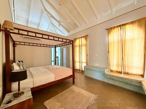 Postel nebo postele na pokoji v ubytování Love Story by Purple Door Villas