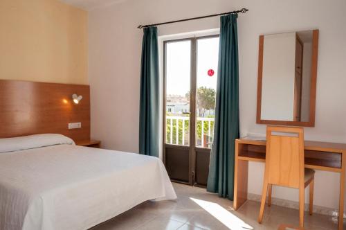 Postel nebo postele na pokoji v ubytování Hotel Madrid