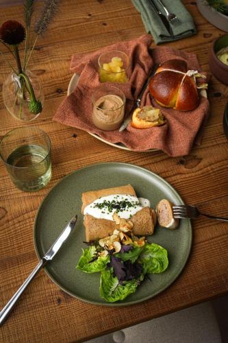 Jídlo v hotelu nebo okolí