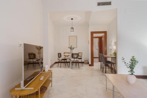 Large Apartment Magdalena Square - Free Parking