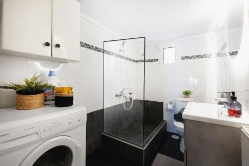 Central 3BR Apartment with Balcony