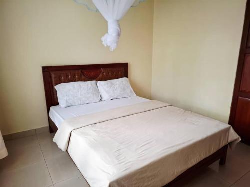 Postel nebo postele na pokoji v ubytování Moshi Comfort Stay