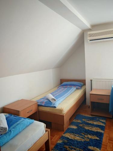 Katil atau katil-katil dalam bilik di Vila Aleksandar - Dar Lux