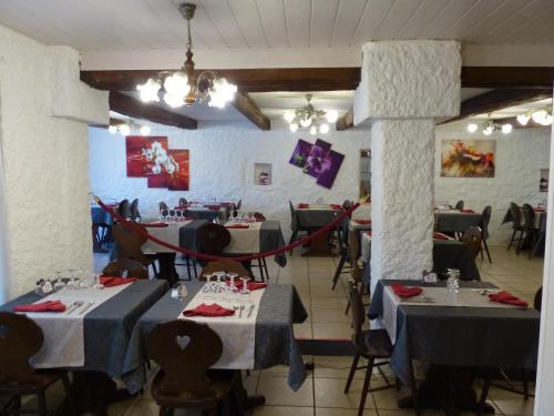 Un restaurant sau alt loc unde se poate mânca la La Vieille Ferme