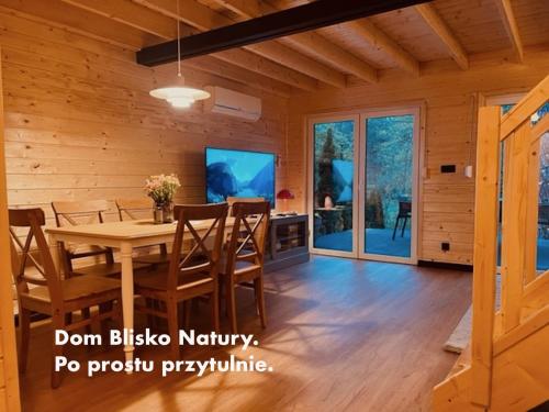 Μια τηλεόραση ή/και κέντρο ψυχαγωγίας στο Dom Blisko Natury Boszkowo Letnisko Dom B