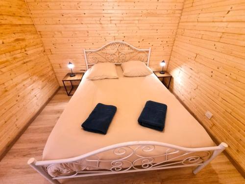 Postel nebo postele na pokoji v ubytování Le chalet au bord de seine