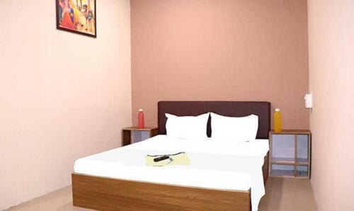 Postel nebo postele na pokoji v ubytování FabExpress Nova Rooms