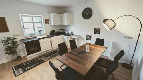 Η κουζίνα ή μικρή κουζίνα στο Ferienzimmer Salzachstadt 2 OG