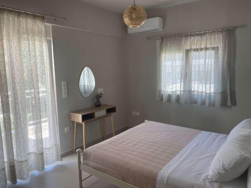 New Modern 2 Bd Flat Just Steps to Rethymno Beach